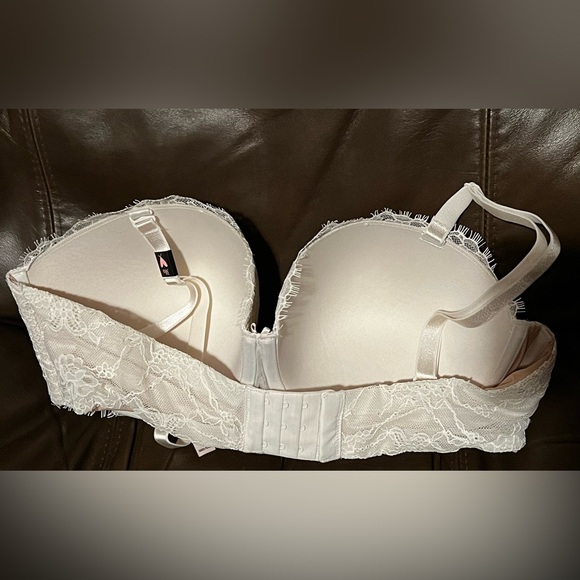 Brand new VICTORIA SECRETS DREAM ANGELS BRA. - Picture 2 of 3